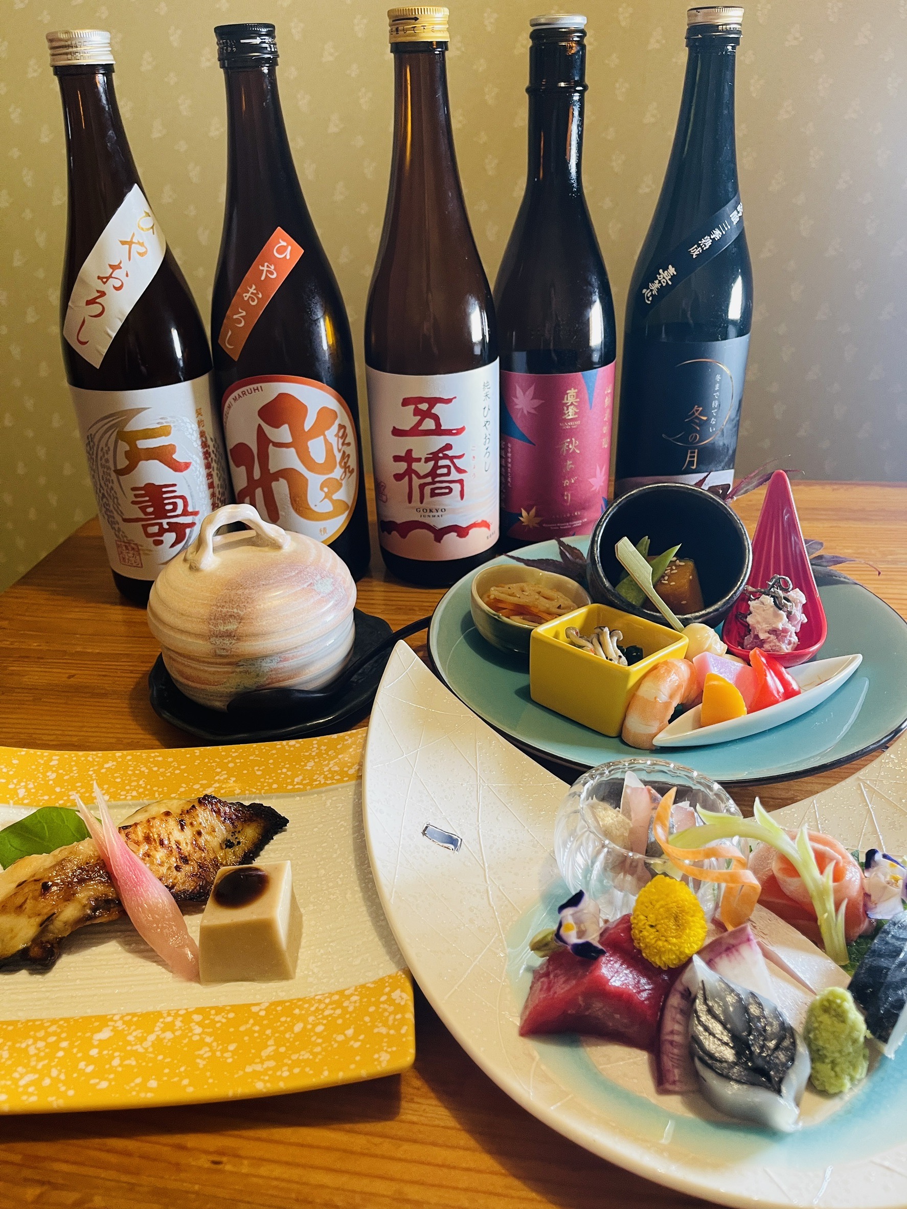 割烹 海辺の店内